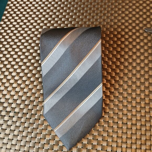 Hyundai Heavy Industries Silk Repp Gray Striped Tie (0403) - Picture 2 of 6